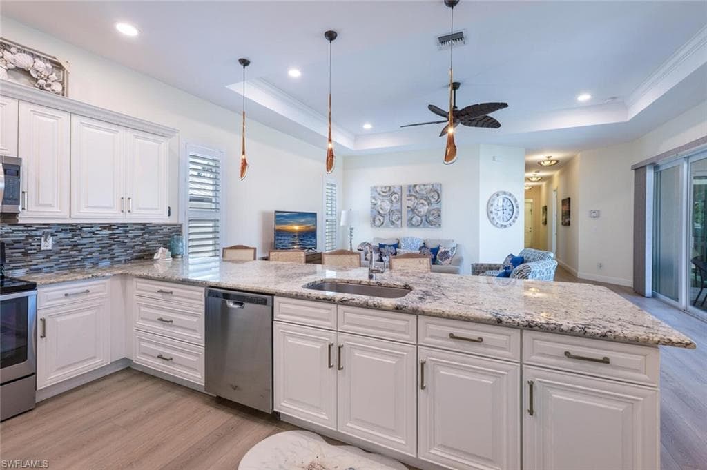 730 95th Ave N, Naples, FL 34108-9