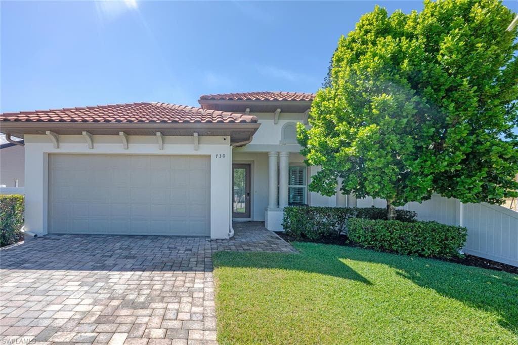 730 95th Ave N, Naples, FL 34108-1