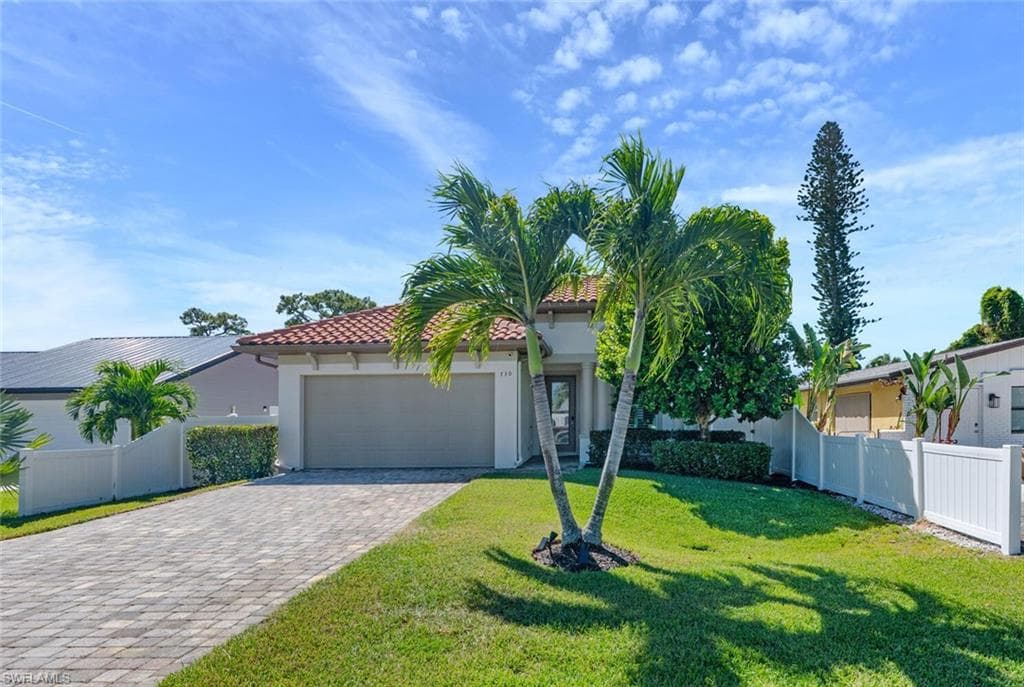 730 95th Ave N, Naples, FL 34108-2