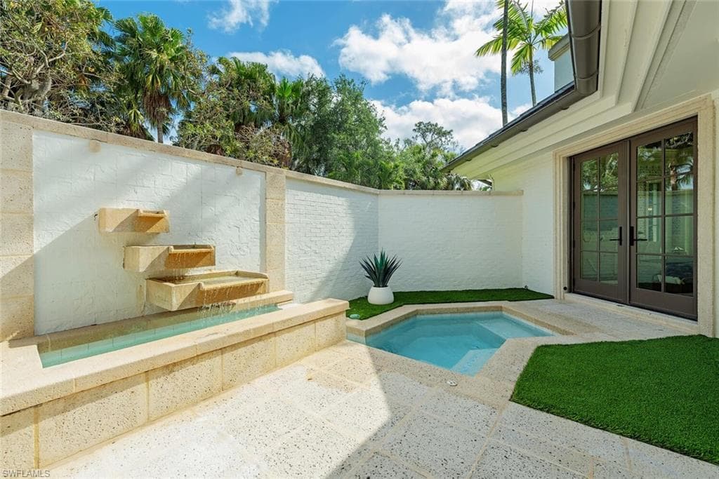 4300 Brynwood Dr, Naples, FL 34119-23