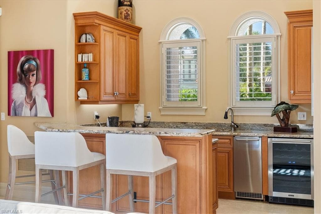 550 21st Ave S, Naples, FL 34102-8