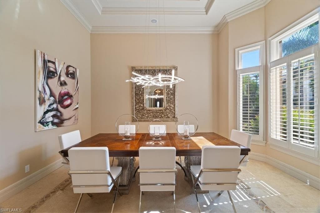 550 21st Ave S, Naples, FL 34102-9