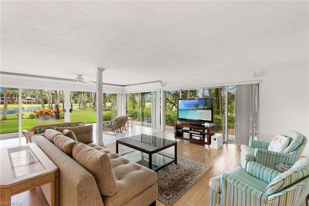 105 Clubhouse Ln C189, Naples, FL 34105-9