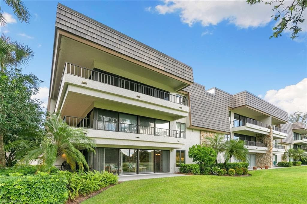 105 Clubhouse Ln C189, Naples, FL 34105-26