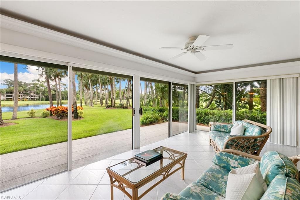 105 Clubhouse Ln C189, Naples, FL 34105-1