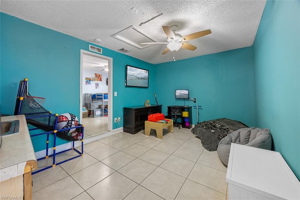 4633 31st Ave SW, Naples, FL 34116-19