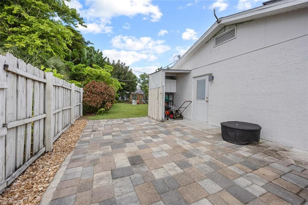 4633 31st Ave SW, Naples, FL 34116-21