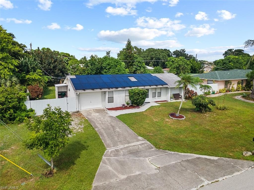 4633 31st Ave SW, Naples, FL 34116-26