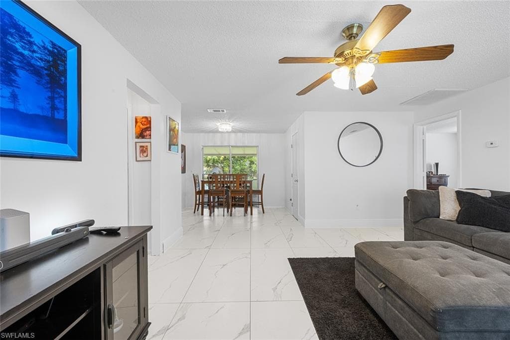 4633 31st Ave SW, Naples, FL 34116-2