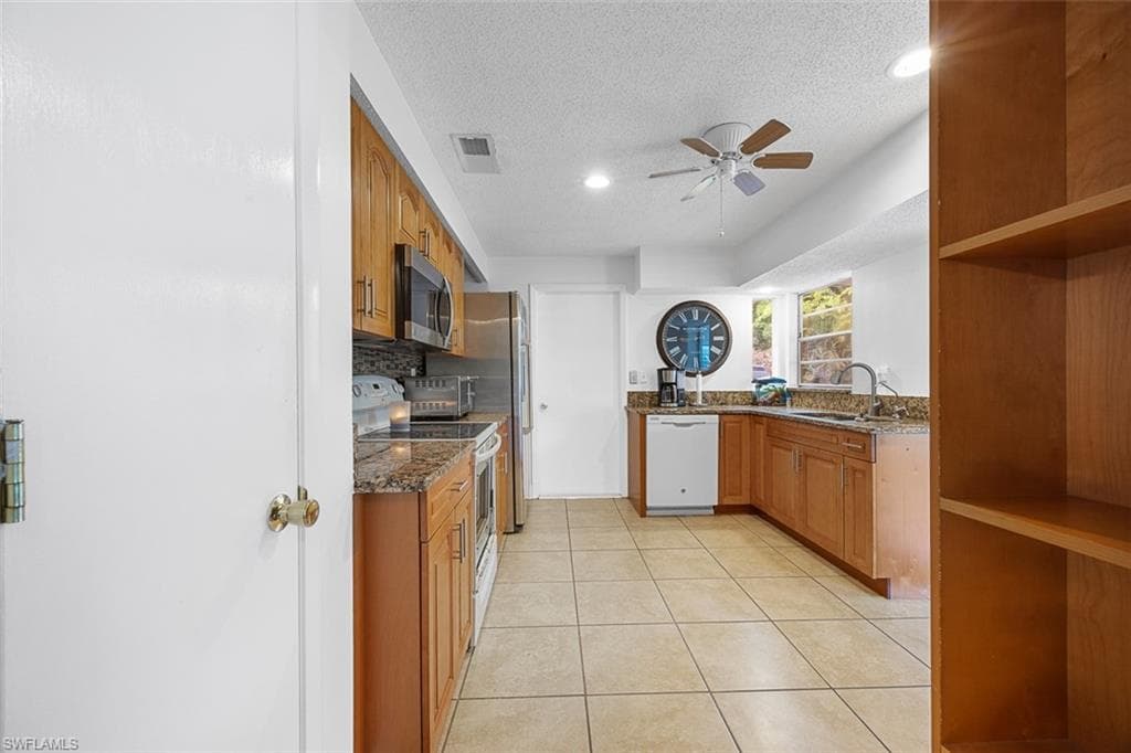 4633 31st Ave SW, Naples, FL 34116-7