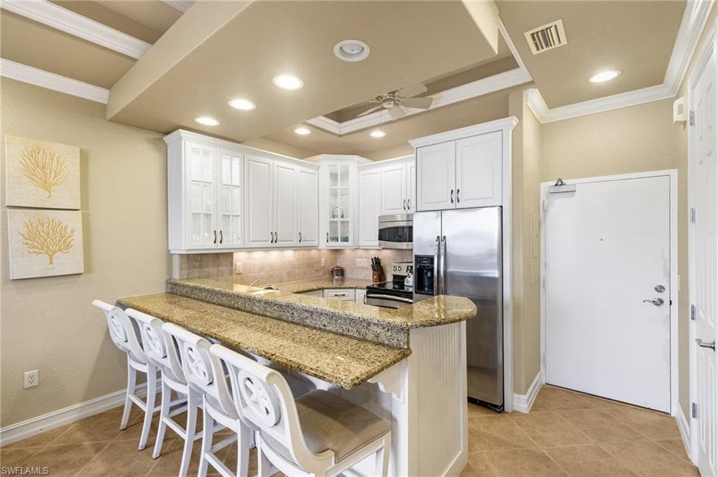 180 Seaview Ct 105, Marco Island, FL 34145-5