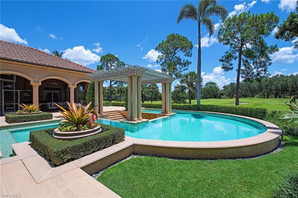 1124 Dormie Dr, Naples, FL 34108-8