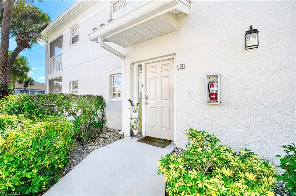 6804 Satinleaf Rd S 101, Naples, FL 34109-23