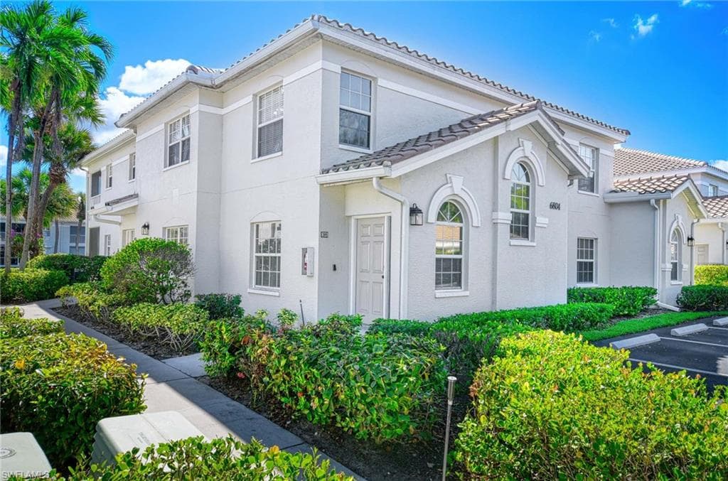 6804 Satinleaf Rd S 101, Naples, FL 34109-1