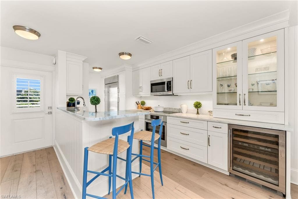 2121 Gulf Shore Blvd N 206, Naples, FL 34102-3