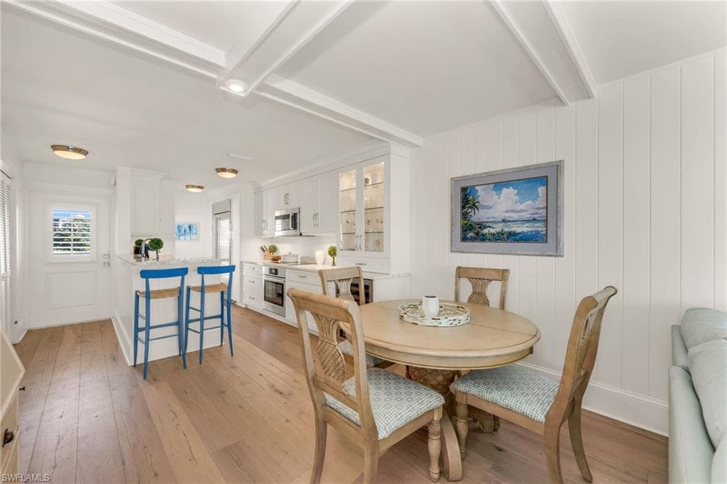 2121 Gulf Shore Blvd N 206, Naples, FL 34102-4