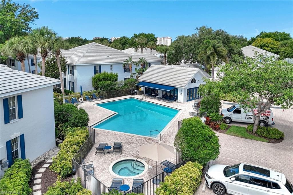 7087 Barrington Cir 101, Naples, FL 34108-35