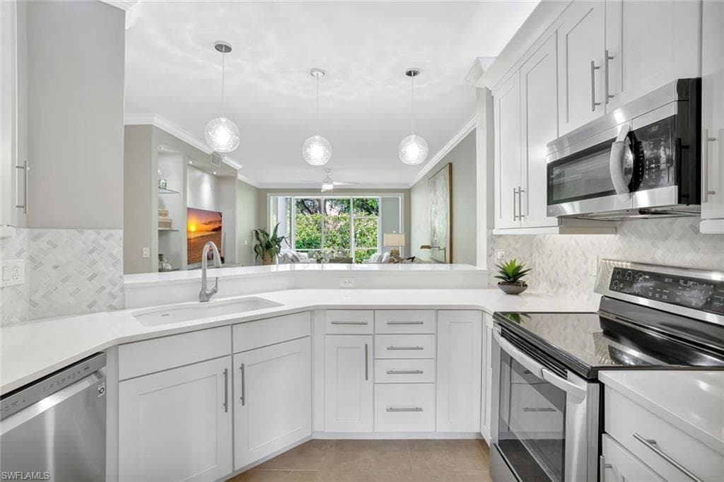 7087 Barrington Cir 101, Naples, FL 34108-2