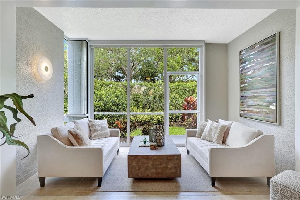 7087 Barrington Cir 101, Naples, FL 34108-4