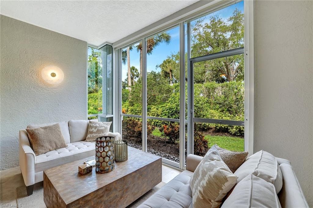 7087 Barrington Cir 101, Naples, FL 34108-7