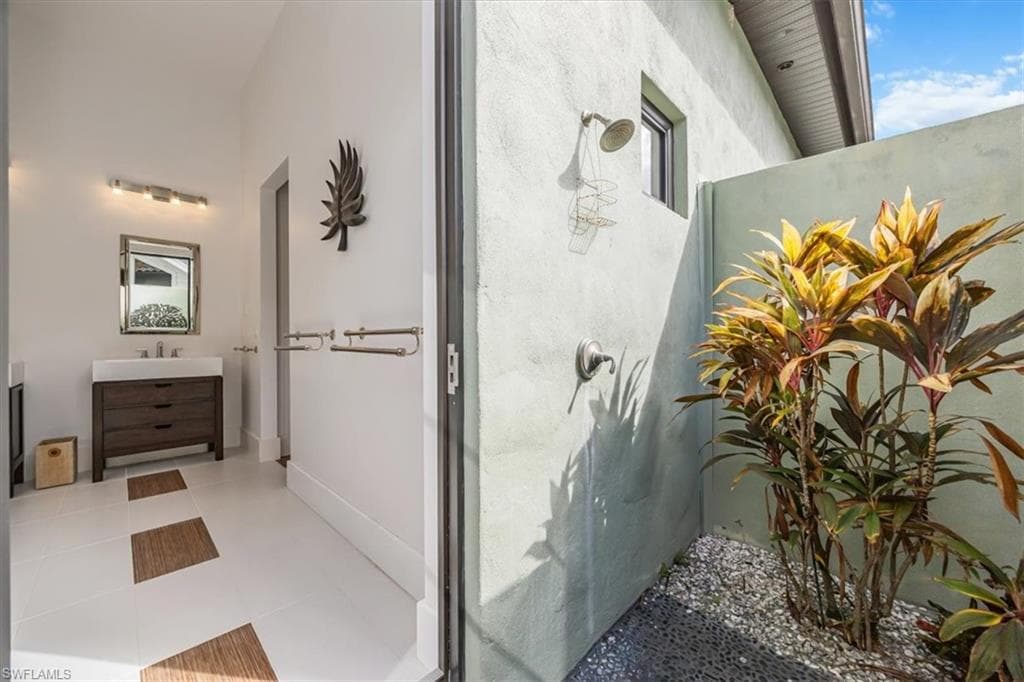 1150 Bald Eagle Dr 67, Naples, FL 34105-17