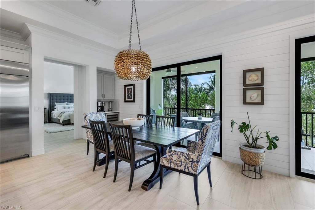 2472 Breakwater Way 11-202, Naples, FL 34112-8