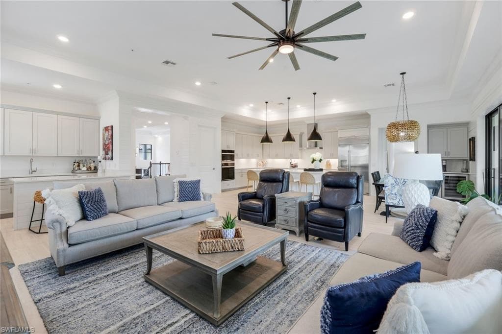 2472 Breakwater Way 11-202, Naples, FL 34112-9