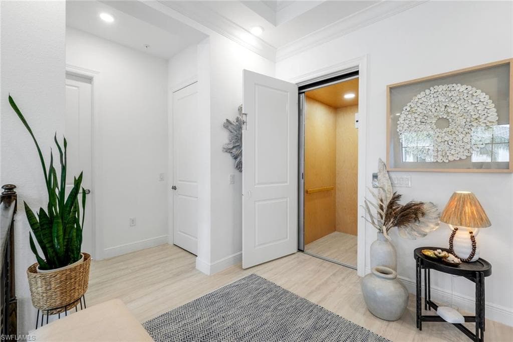 2472 Breakwater Way 11-202, Naples, FL 34112-24