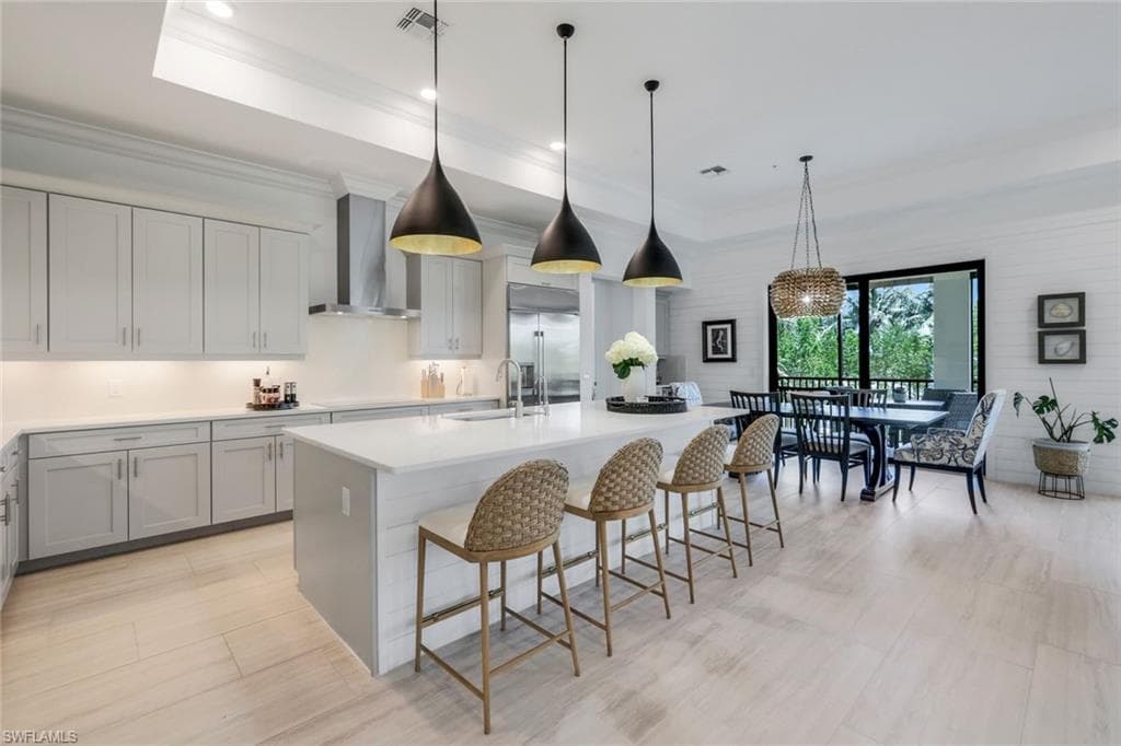 2472 Breakwater Way 11-202, Naples, FL 34112-1