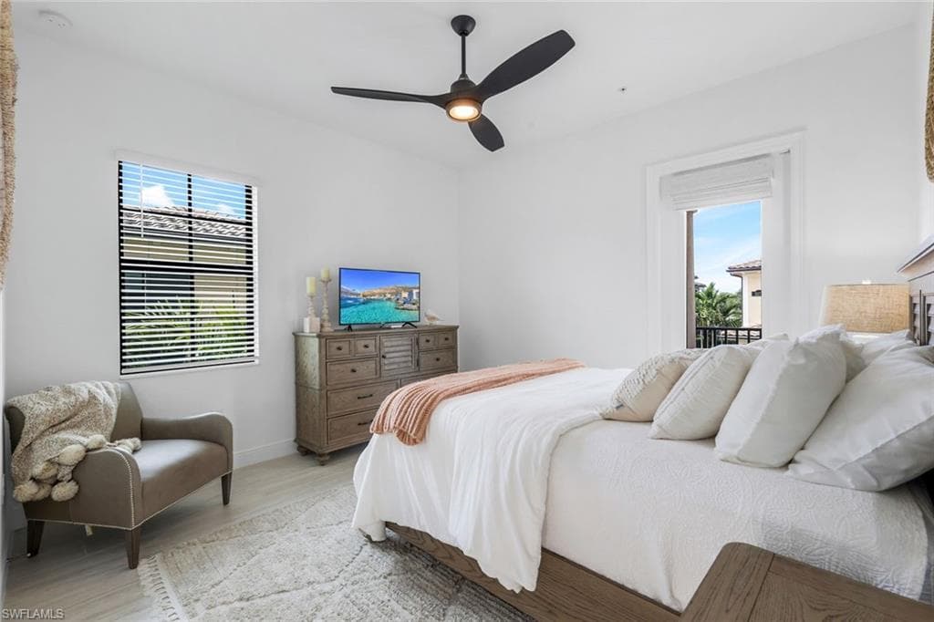 2472 Breakwater Way 11-202, Naples, FL 34112-28