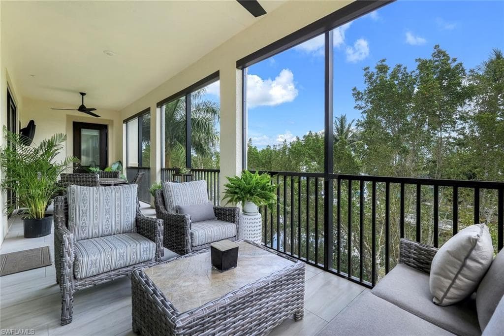 2472 Breakwater Way 11-202, Naples, FL 34112-32