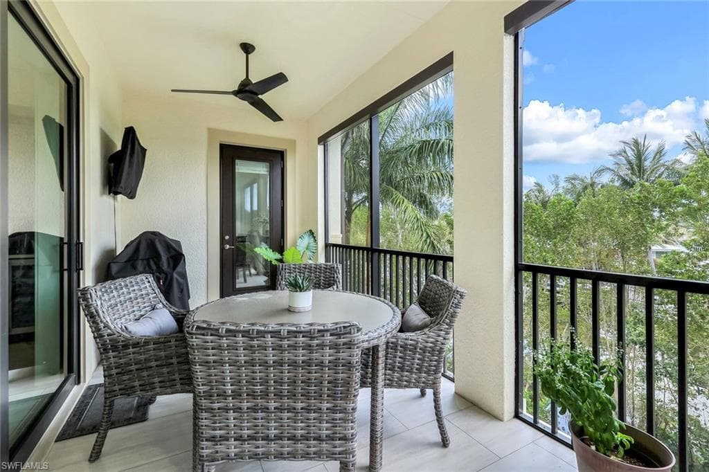 2472 Breakwater Way 11-202, Naples, FL 34112-33