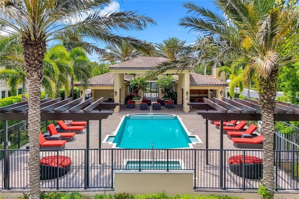 2472 Breakwater Way 11-202, Naples, FL 34112-39