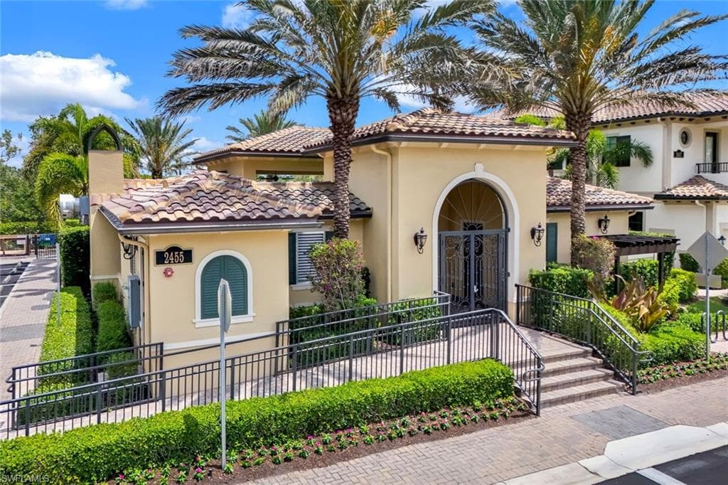 2472 Breakwater Way 11-202, Naples, FL 34112-40