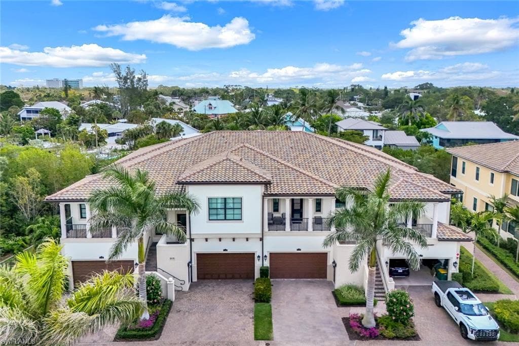 2472 Breakwater Way 11-202, Naples, FL 34112-43