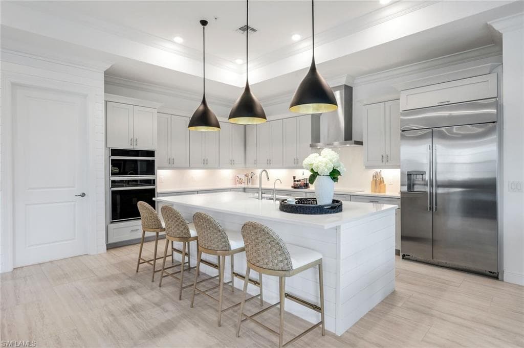 2472 Breakwater Way 11-202, Naples, FL 34112-3