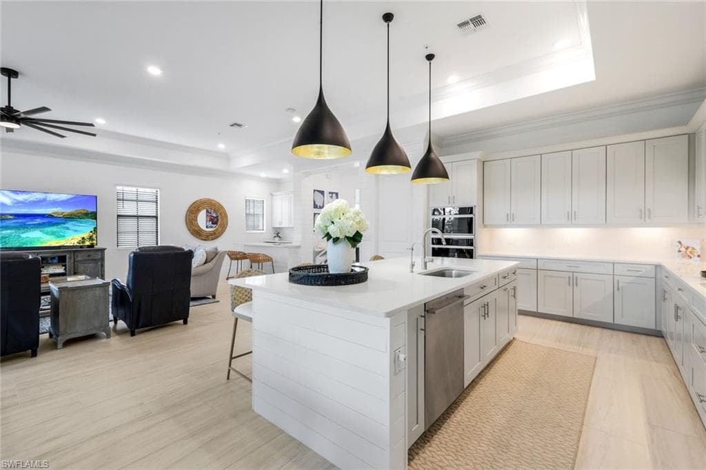 2472 Breakwater Way 11-202, Naples, FL 34112-4