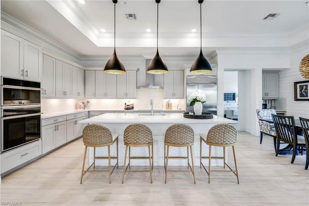 2472 Breakwater Way 11-202, Naples, FL 34112-5