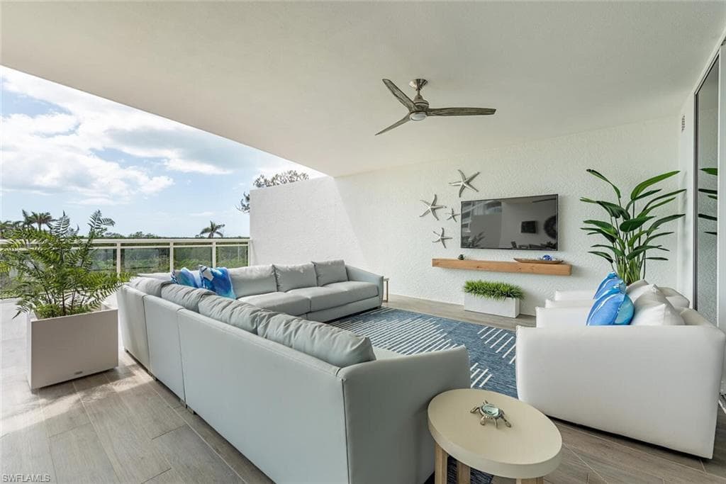 13945 Old Coast Rd 302, Naples, FL 34110-8