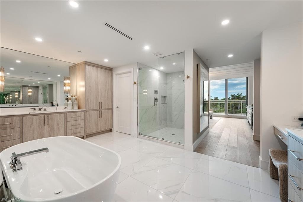 13945 Old Coast Rd 302, Naples, FL 34110-16