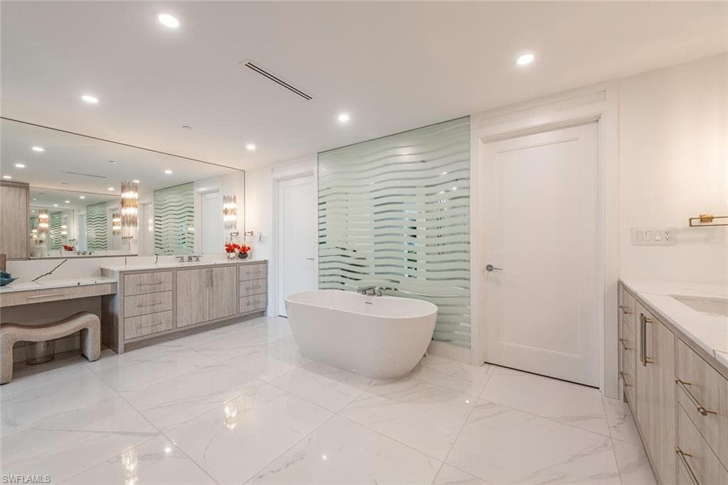 13945 Old Coast Rd 302, Naples, FL 34110-17