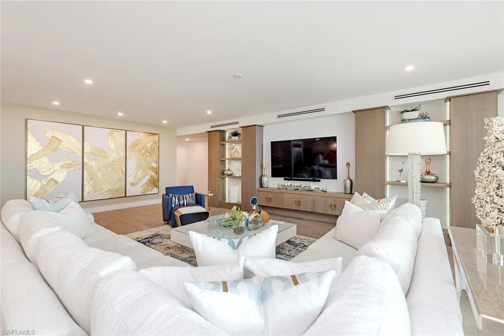 13945 Old Coast Rd 302, Naples, FL 34110-2