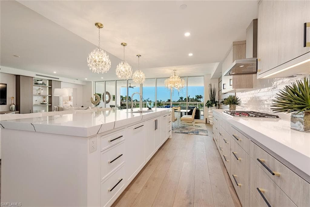 13945 Old Coast Rd 302, Naples, FL 34110-4