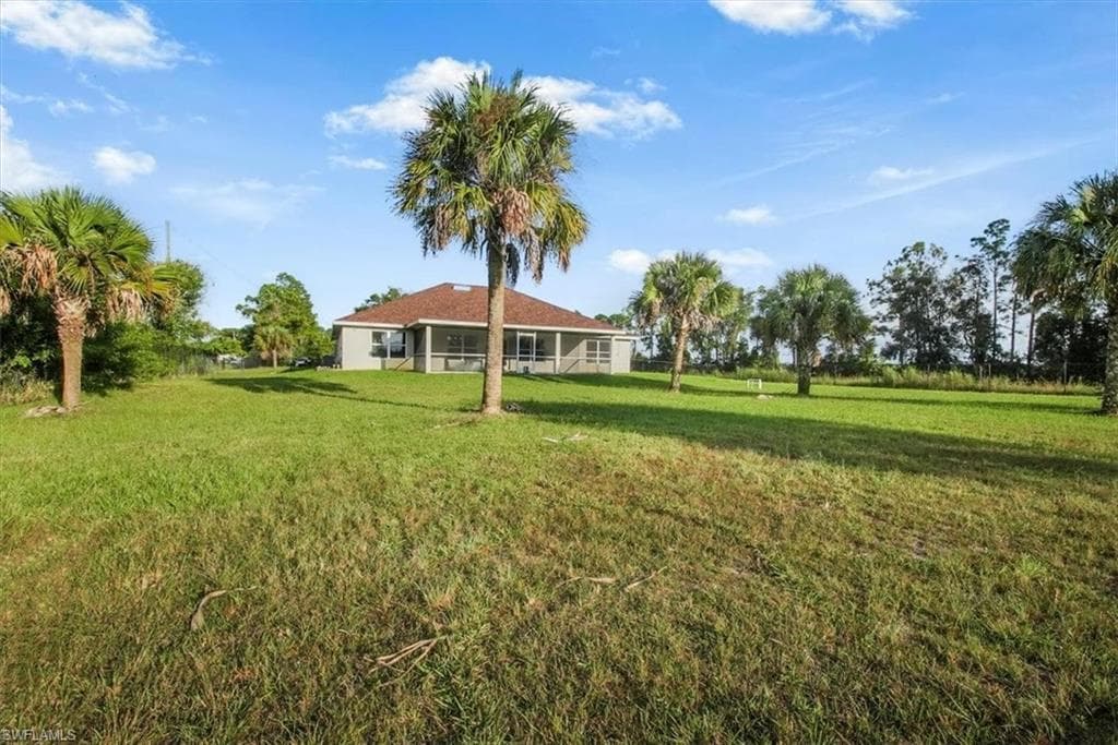 533 Willowbrook Dr, Lehigh Acres, FL 33972-8