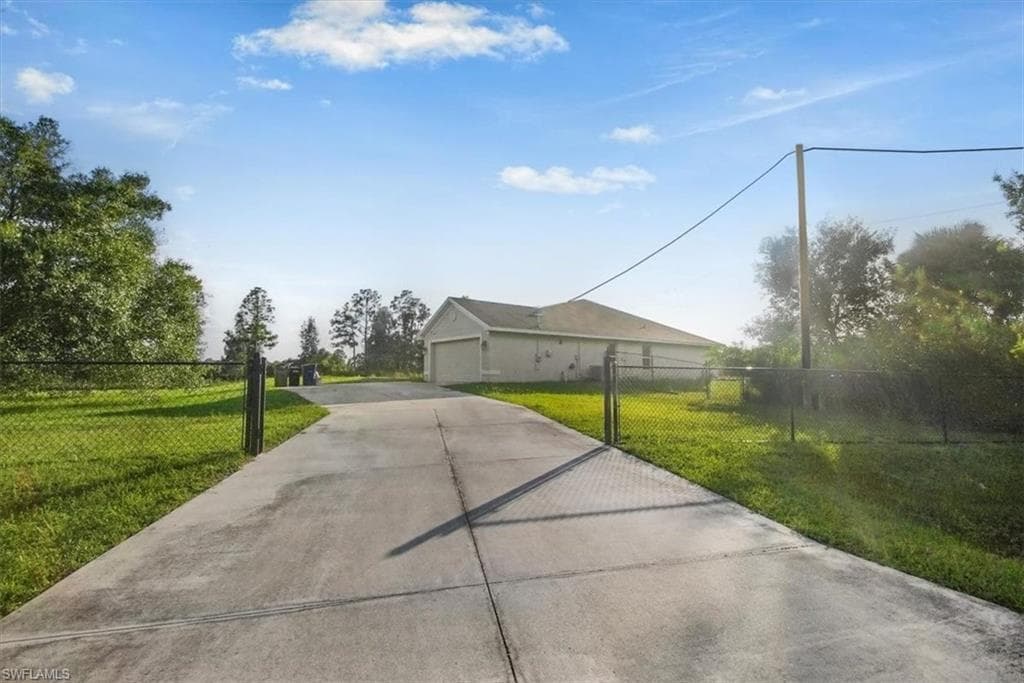 533 Willowbrook Dr, Lehigh Acres, FL 33972-10