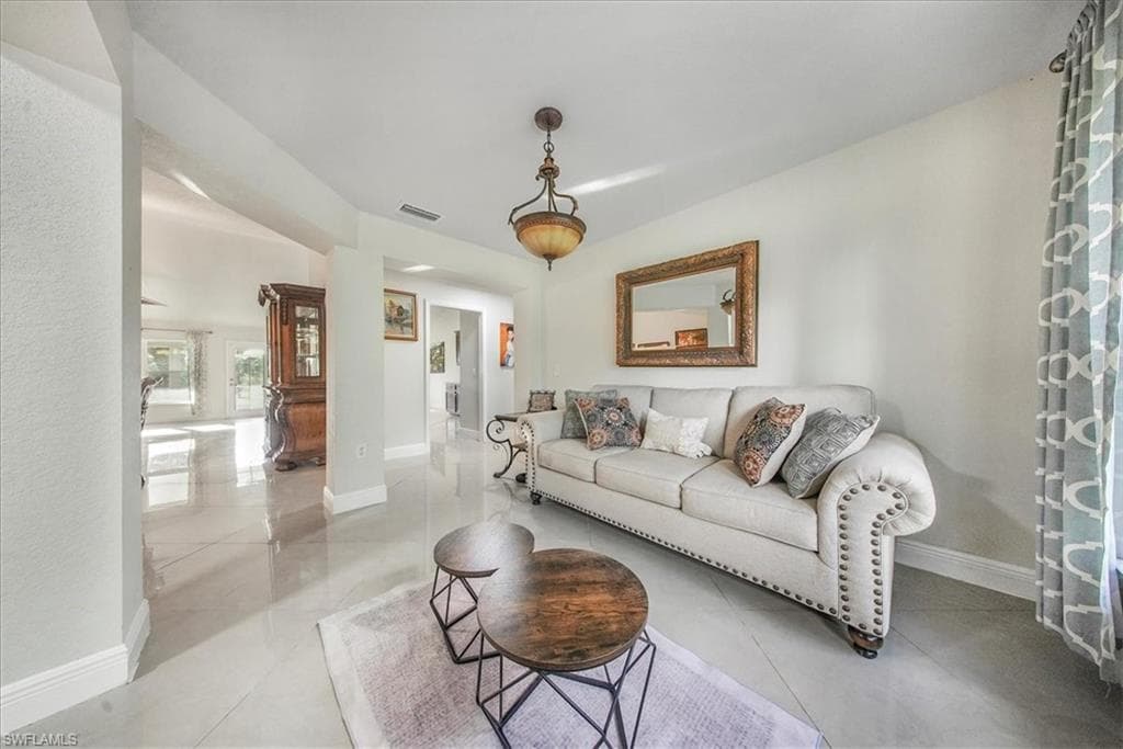 533 Willowbrook Dr, Lehigh Acres, FL 33972-11