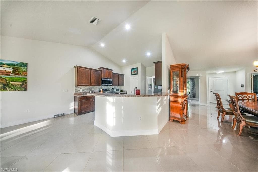 533 Willowbrook Dr, Lehigh Acres, FL 33972-13