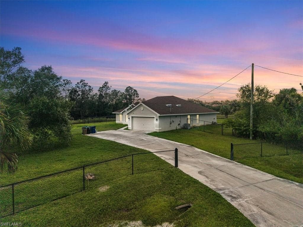 533 Willowbrook Dr, Lehigh Acres, FL 33972-14