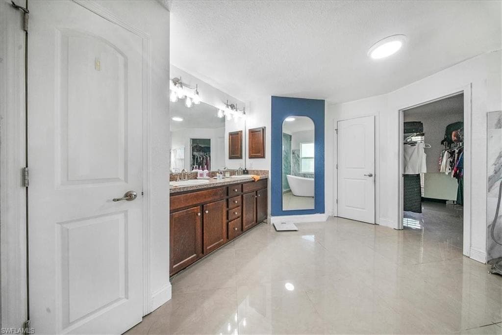 533 Willowbrook Dr, Lehigh Acres, FL 33972-24