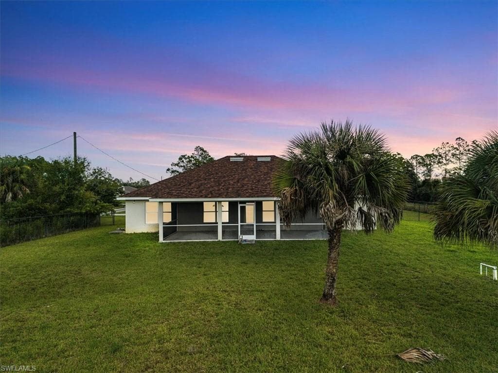 533 Willowbrook Dr, Lehigh Acres, FL 33972-1